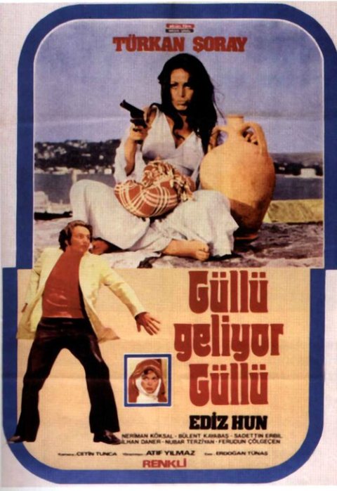 Güllü Geliyor Güllü afişi